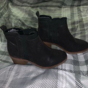 Maurices booties size 9